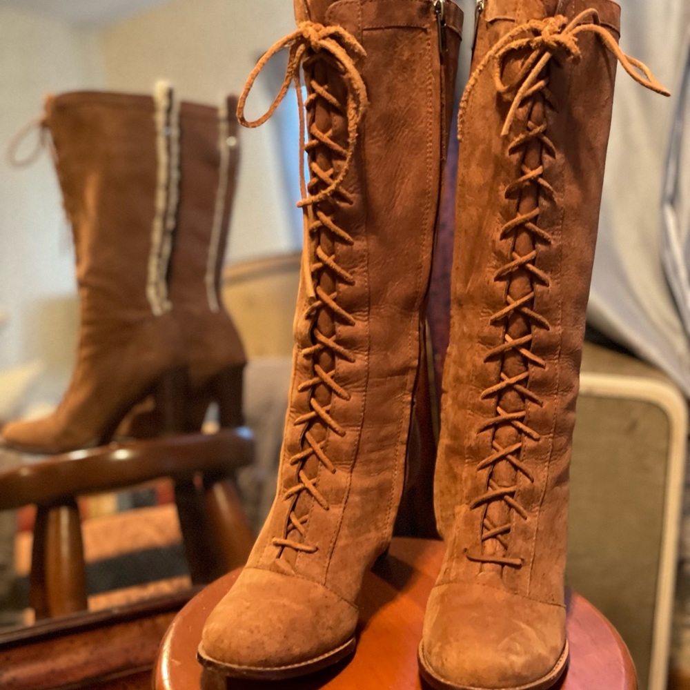 Ugg Camille Lace Up Boots. Size 8.5.